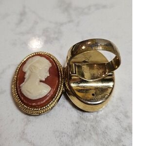 Vintage Avon Cameo Solid Perfume Ring Gold Tone Victorian Style Locket Ring